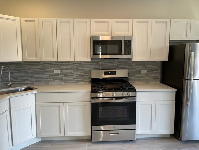 Building Photo - 714 Foster St