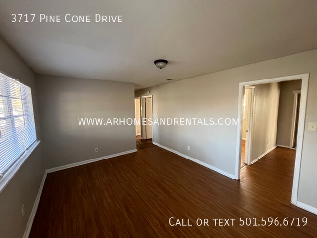 Foto del edificio - 3717 Pine Cone Dr