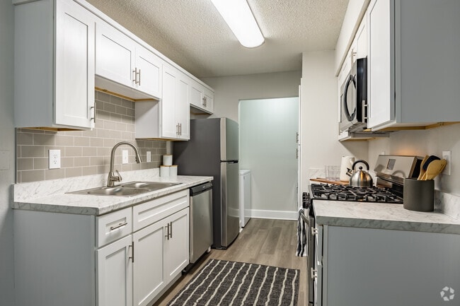 3BR, 2BA - 1012SF - Reserve on Riverside Apartments