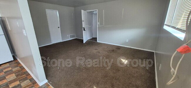 Foto del edificio - 9132 E 10th St