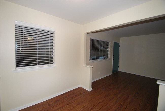Building Photo - 5004 Live Oak St