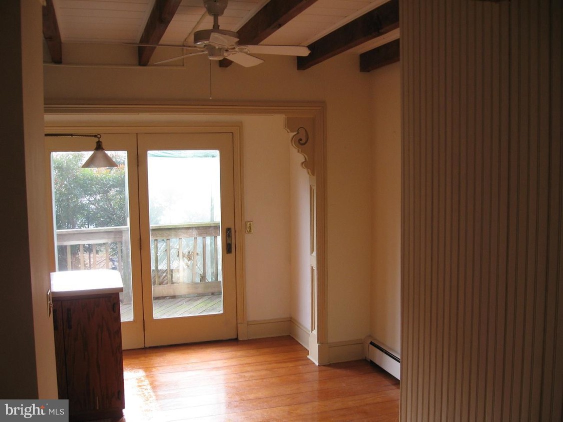 Primary Photo - 35 Coryell St
