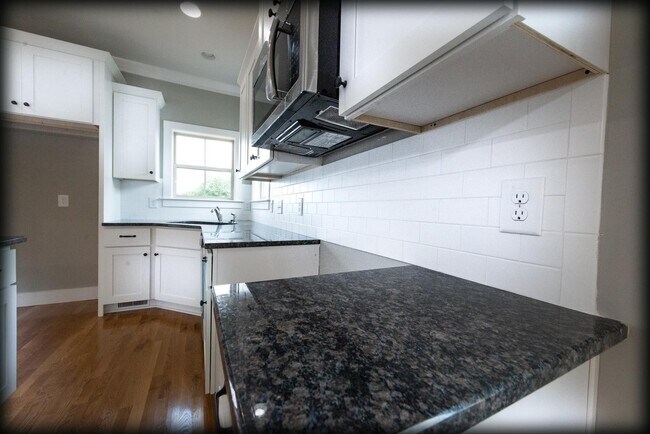Building Photo - 406 Hump Cir
