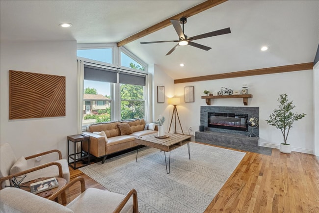 Photo - 832 N Morton Dr House