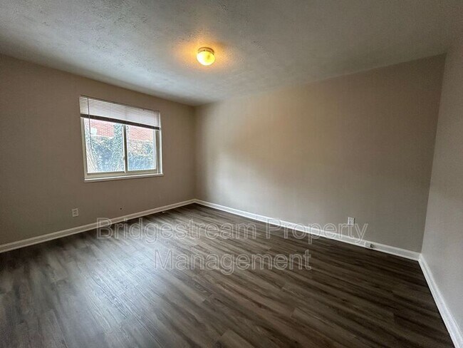 Foto del edificio - 1225 Lytle Ln