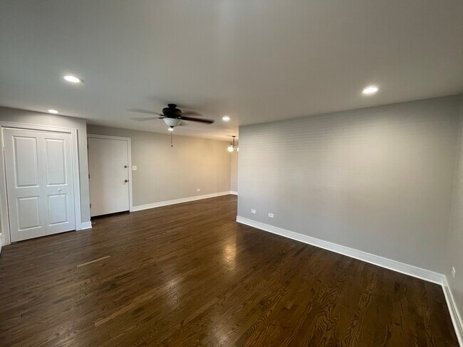 Foto del edificio - 3445 W Bryn Mawr Ave