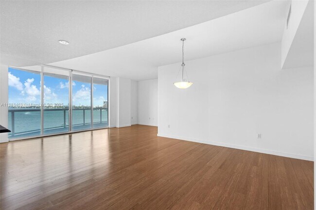 Building Photo - 1800 N Bayshore Dr