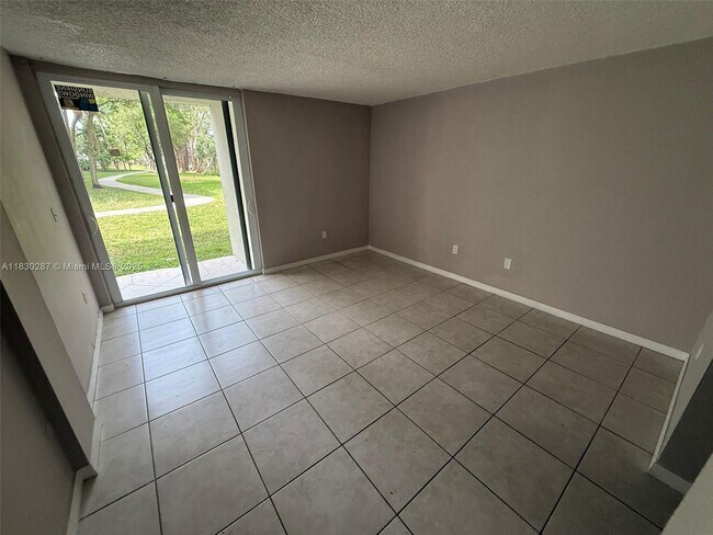 Foto del edificio - 10090 NW 80th Ct