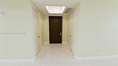 Building Photo - 15901 Collins Ave