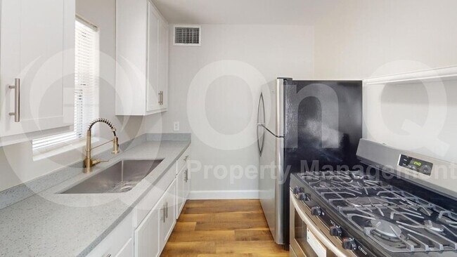 Foto del edificio - 2236 N 28th Pl