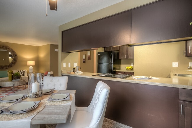 Building Photo - Oak Hill Apartments