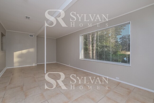 Building Photo - Bright 3BR 2BA Home