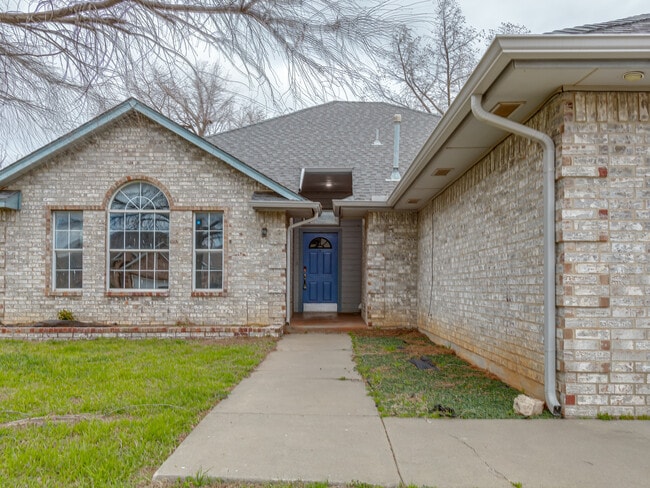 Building Photo - 729 SW 156th Pl