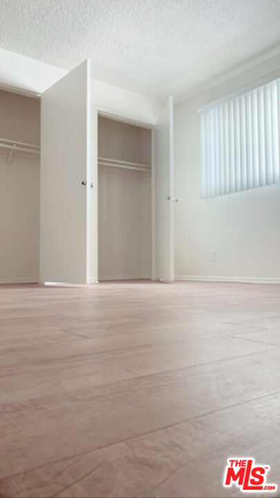 Foto del edificio - 518 Raymond Ave