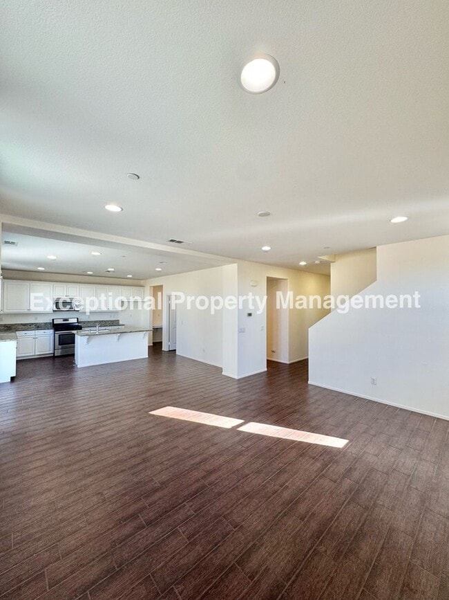 Foto del edificio - Read to move in 4 bedroom 3 bath home with a den