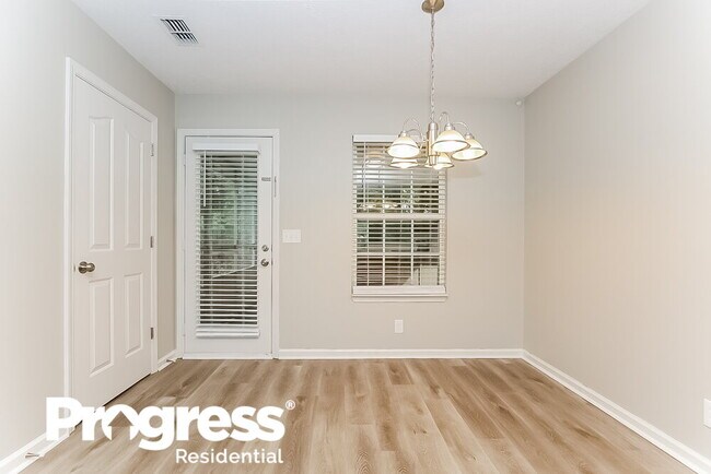 Building Photo - 2816 Roscommon Dr