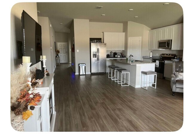 Building Photo - 805 Stonemanor Bay