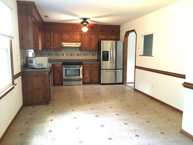 Building Photo - **Beautiful Ranch Home in Etheridge Manor**