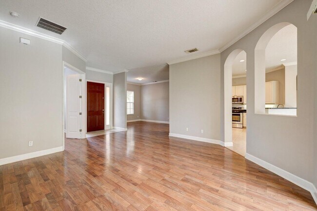 Building Photo - 833 SW Vineland Ct