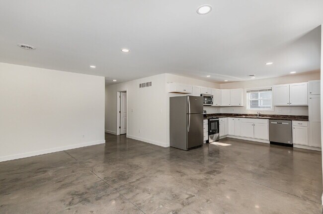 Building Photo - Newly Built 3-bedroom 2 bath Duplex $2200/...