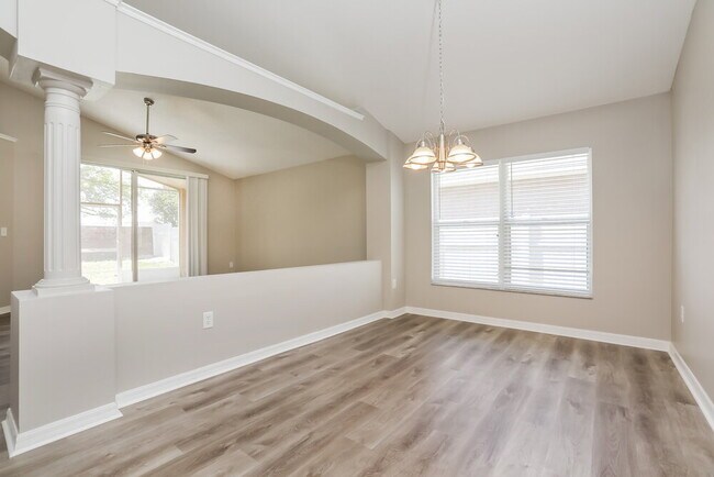 Foto del edificio - 2118 Flintlock Blvd