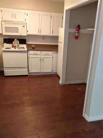 Building Photo - 811 N Spears St