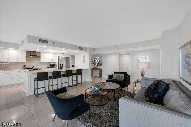 Foto del edificio - 6585 Nicholas Blvd