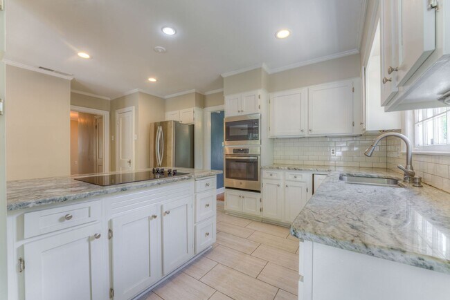 Foto del edificio - RENT REDUCED! Beautiful 3 bed/3 full baths...