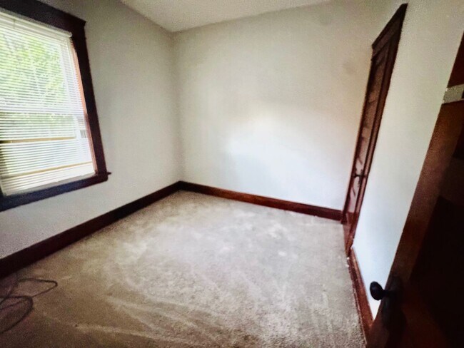 Foto del edificio - 2954 E 67th St