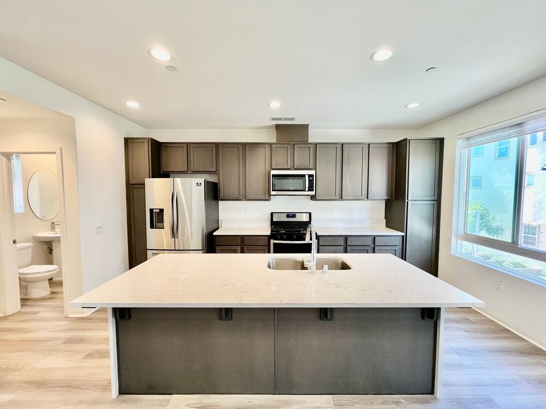 Primary Photo - Beautiful 3B 3.5 BA Townhouse in Otay Ranch!