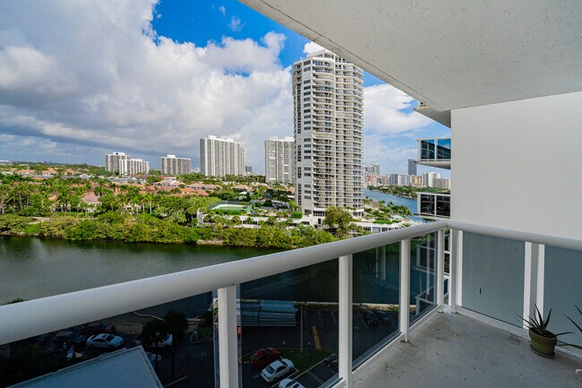 Foto del edificio - 20515 E Country Club Dr