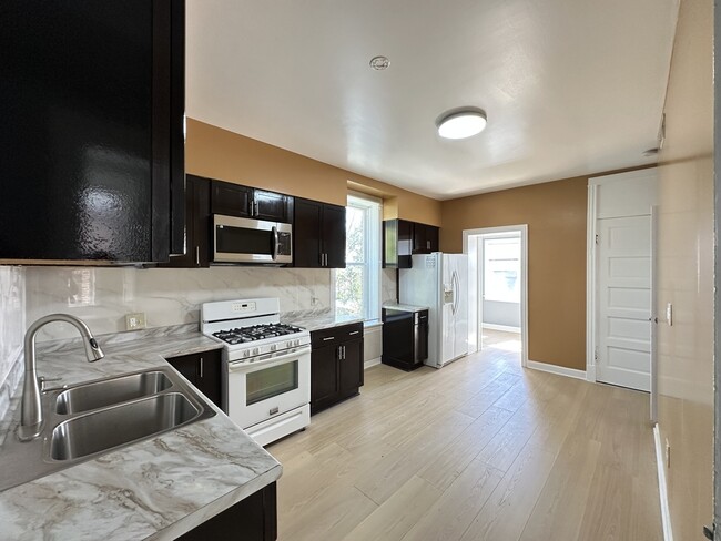 Building Photo - 2713 W 16th St