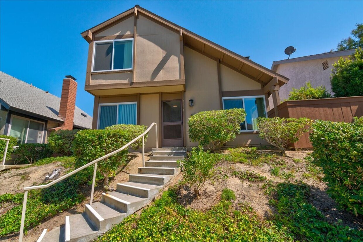 Primary Photo - Elegant, Remodeled Gem in Tranquil Tierasa...