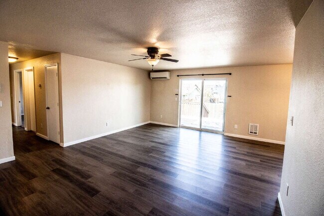 Building Photo - MOVE IN SPECIAL IF YOU SIGN LEASE BY 4/15/2026!!!!!!! Newly Updated 3/2 Home in SW Redmond