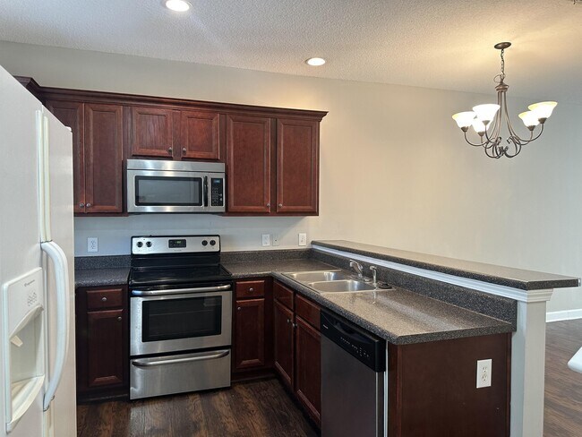 Building Photo - 706 Tattnall Dr