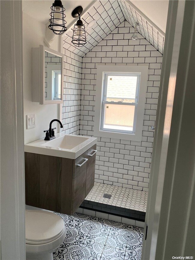 Building Photo - 122 E Fulton St