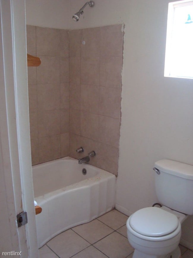 Building Photo - 194 N Mayflower St