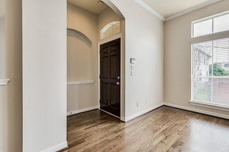 Building Photo - 513 Leverkuhn St
