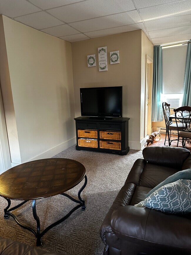 living area - 583 Mill St