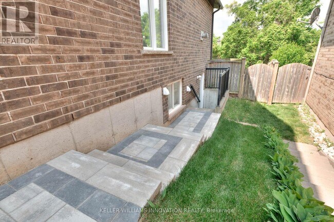 Photo du bâtiment - 556 Netherwood Cres