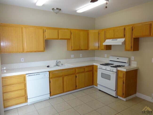 Building Photo - 8503 Mainsail Dr
