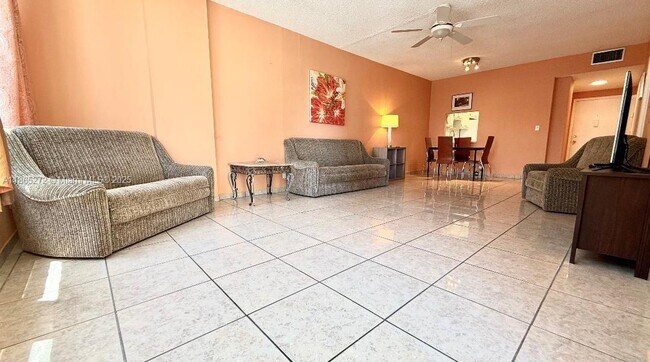 Building Photo - 1817 S Ocean Dr