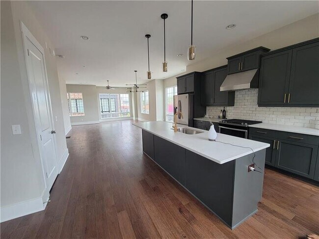 Building Photo - 280 Castleberry Station Dr SW