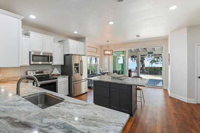 Foto del edificio - 159 Beacon Point Dr