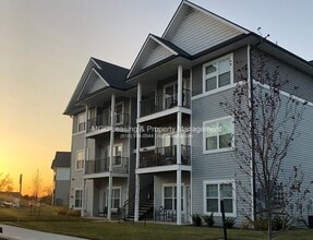 Building Photo - 5621 NE 80th Terrace