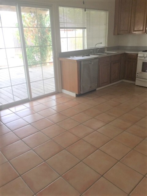 Foto del edificio - 3 Bedrooms, 2 Bathrooms- Plus 1bd 1ba Stud...