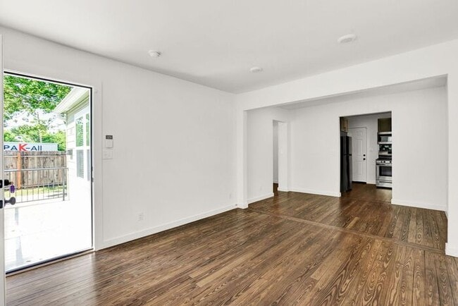 Building Photo - 2608 N Quaker Ave