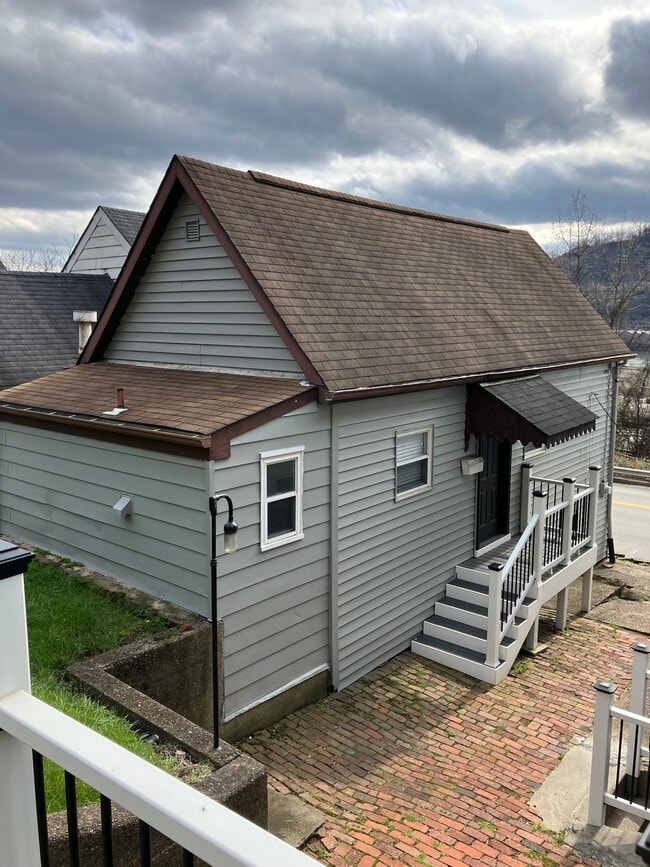 Building Photo - 94 Irvine St