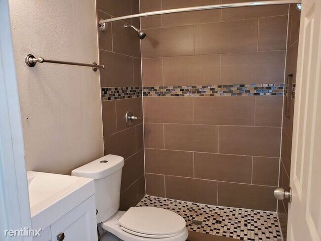 Foto del edificio - 2 br, 1 bath House - 3006 5th Ave