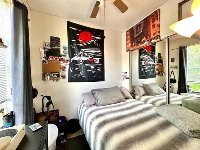 Building Photo - 599 Carroll St